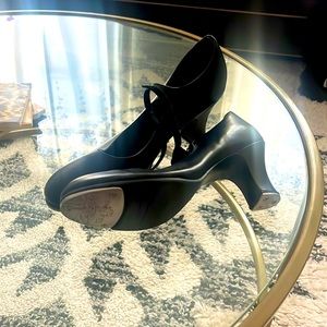 Size 10 black tap shoes from Capezio